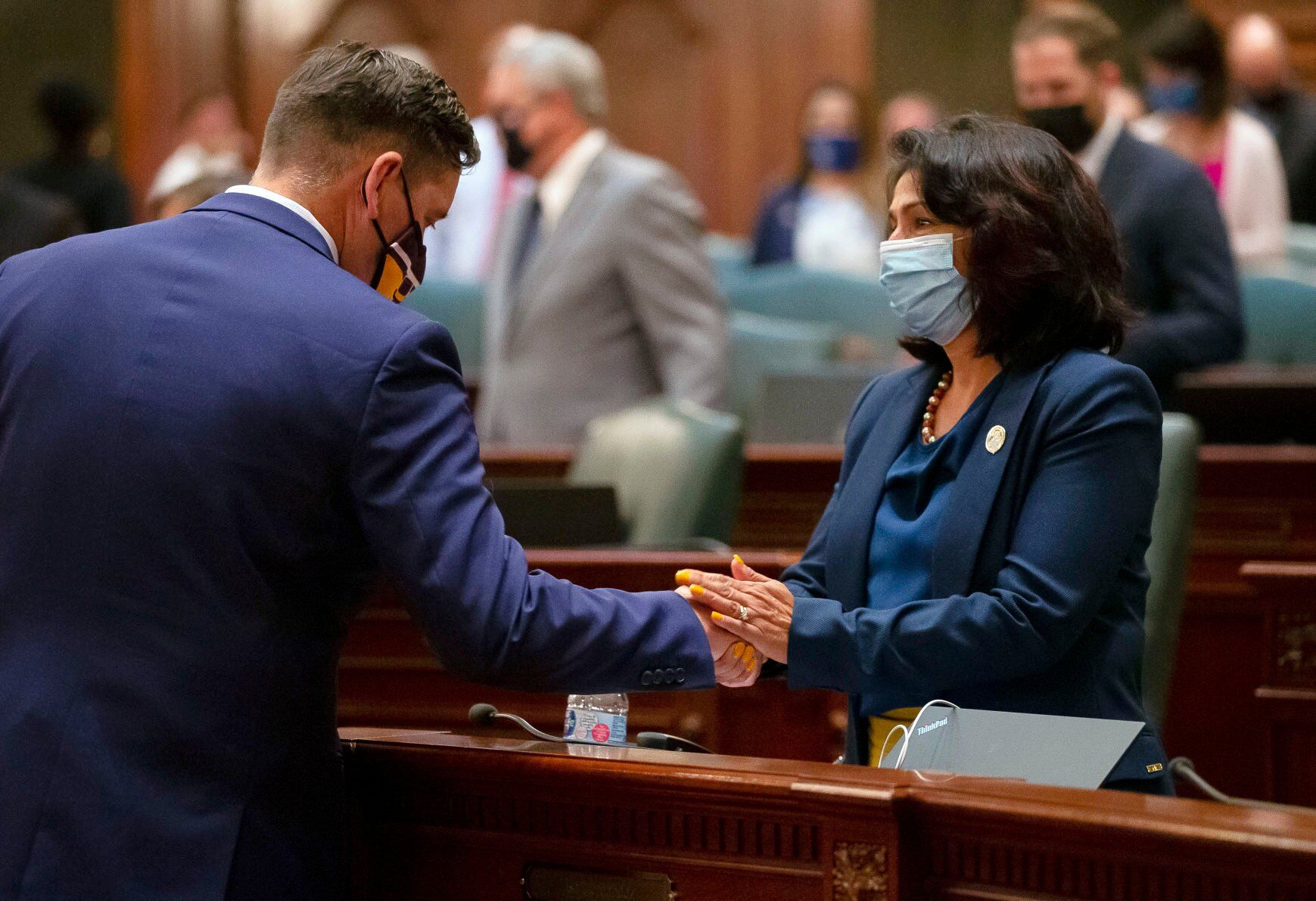 Democratic lawmakers approve gerrymandered maps
